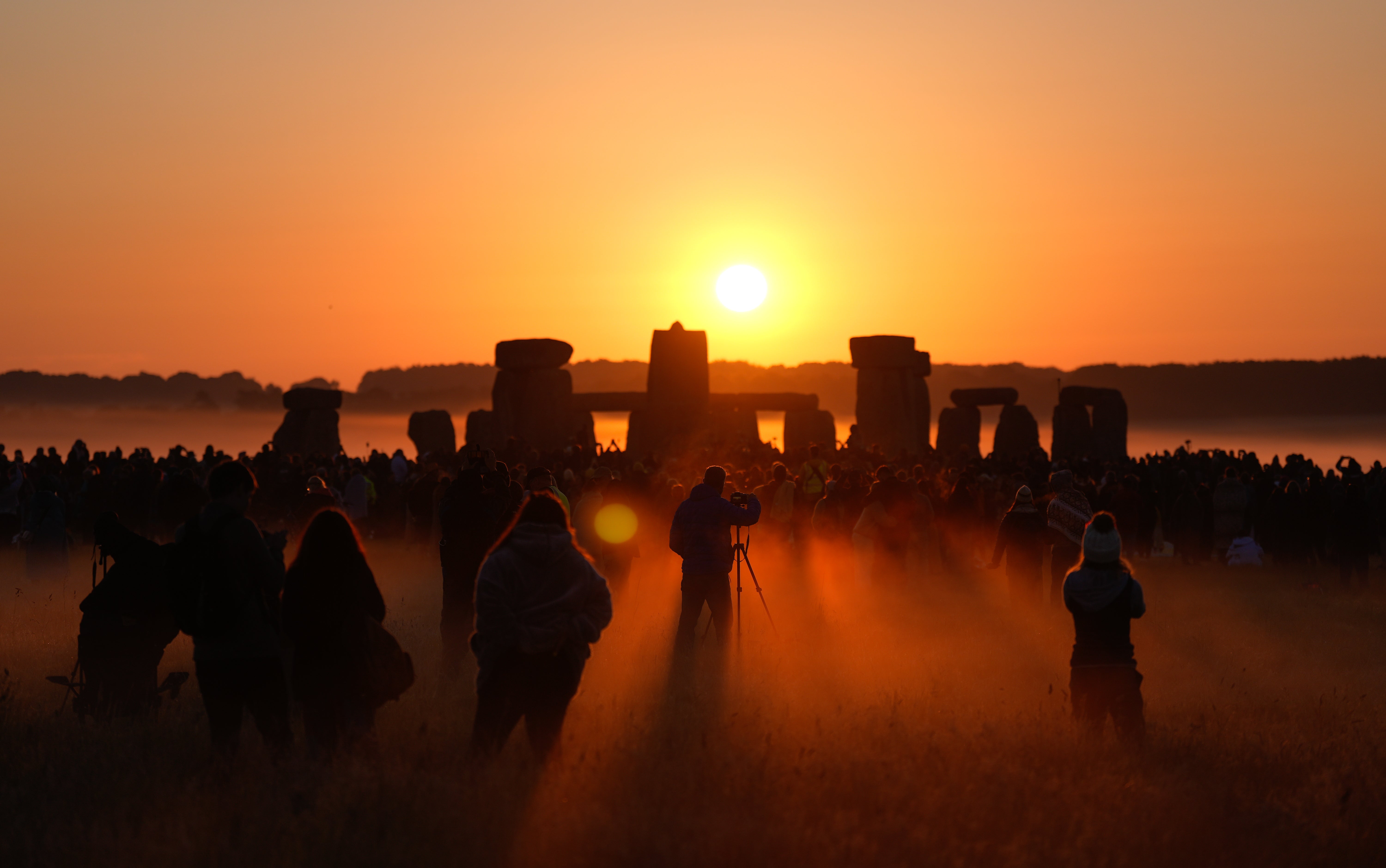 Scientists believe that Stonehenge inhabitants and the majority of those living between 13,000 and 35,000 years ago in Europe had dark skin