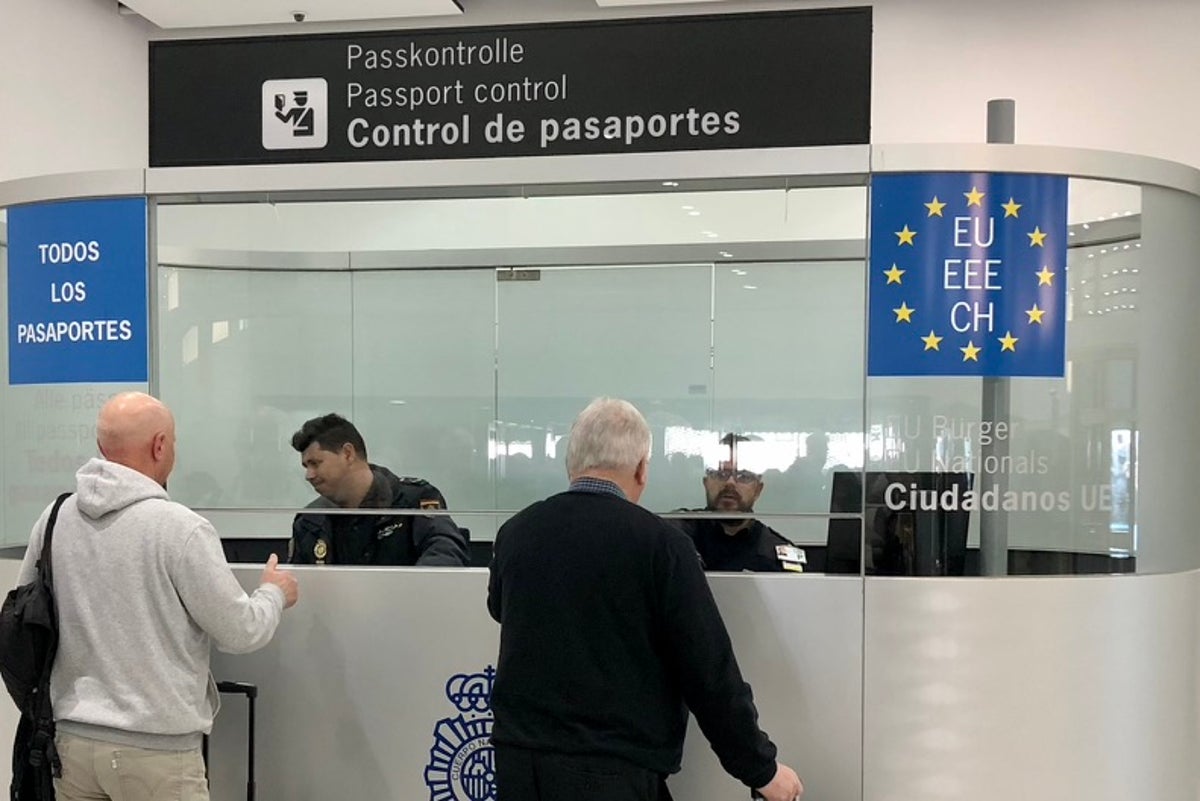 Will UK-EU talks really result in British travellers using e-gates at EU airports?