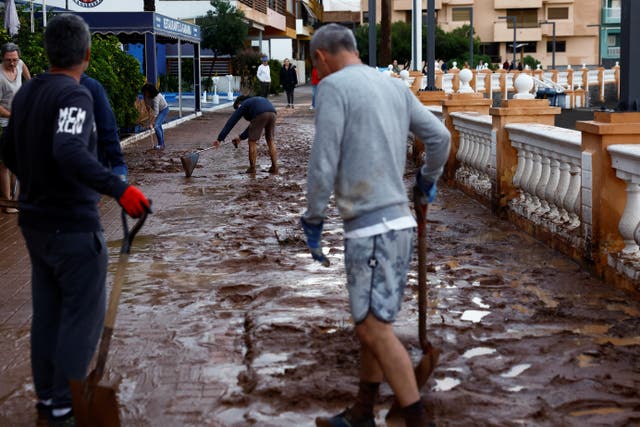 <p>People helping clean mud after heavy rain in the Salinetas neighborhood in Telde, Gran Canaria</p>