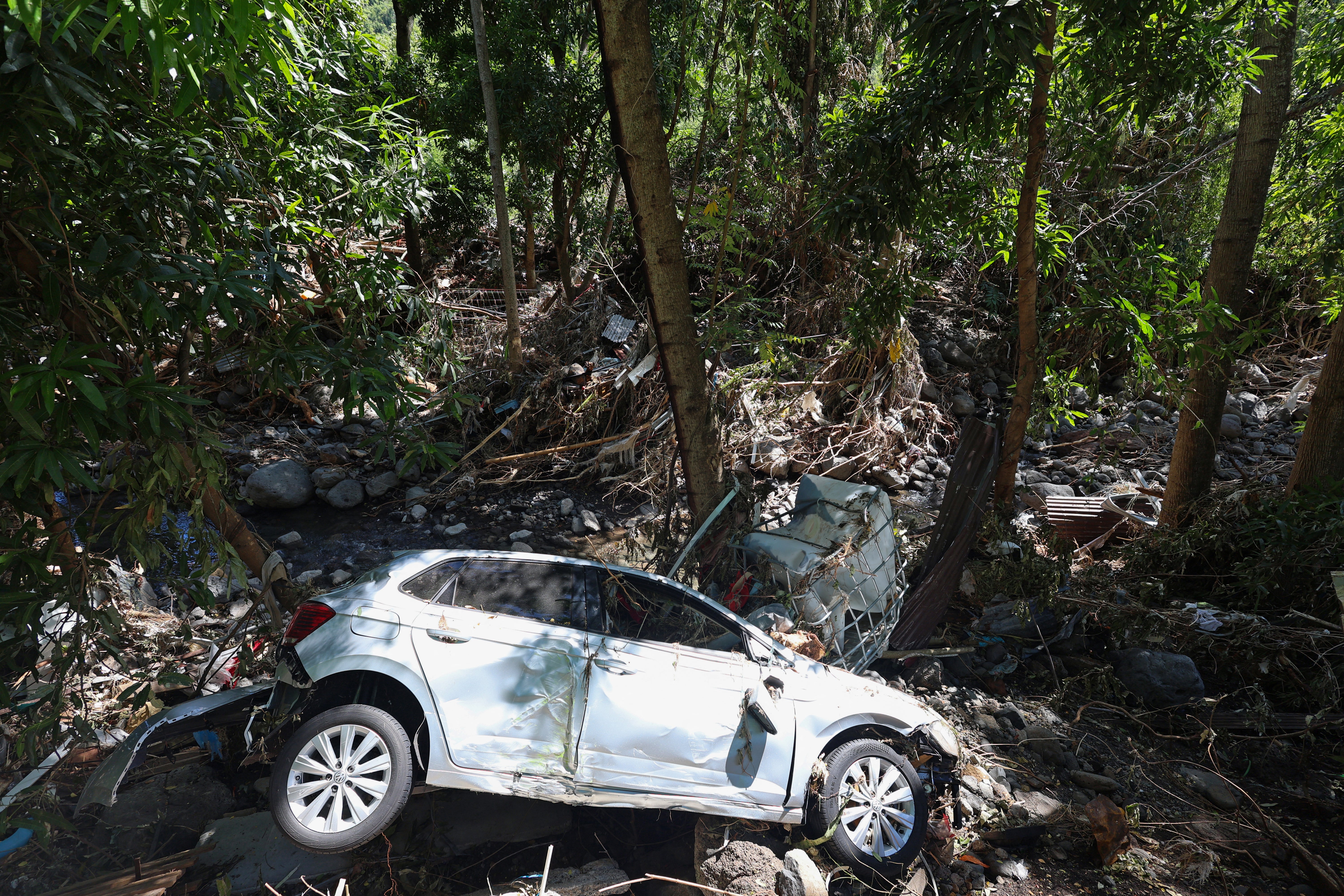 Floods swept cars off roads in Reunion Island