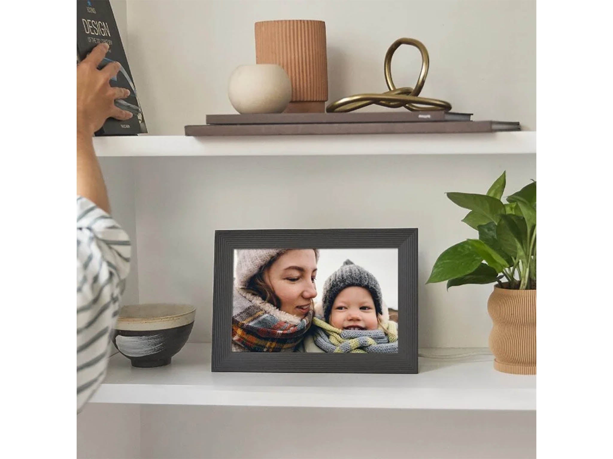 Aura Carver Digital Photo Frame IndyBest Mother's Day Gift