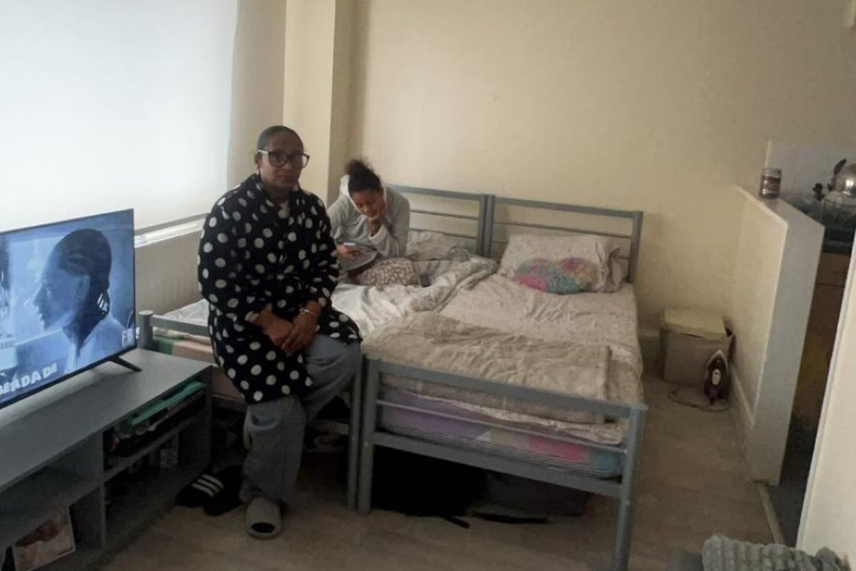 Mother and daughter forced to sleep in living room after council puts homeless family in one-bed flat Mother and daughter forced to sleep in living room after council puts homeless family in one-bed flat