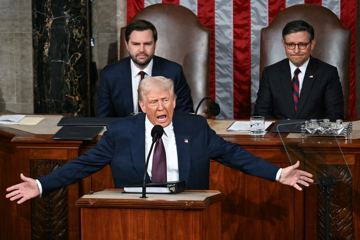 Trump speech live updates: Protesting Democrat expelled from chamber after bringing speech to a halt