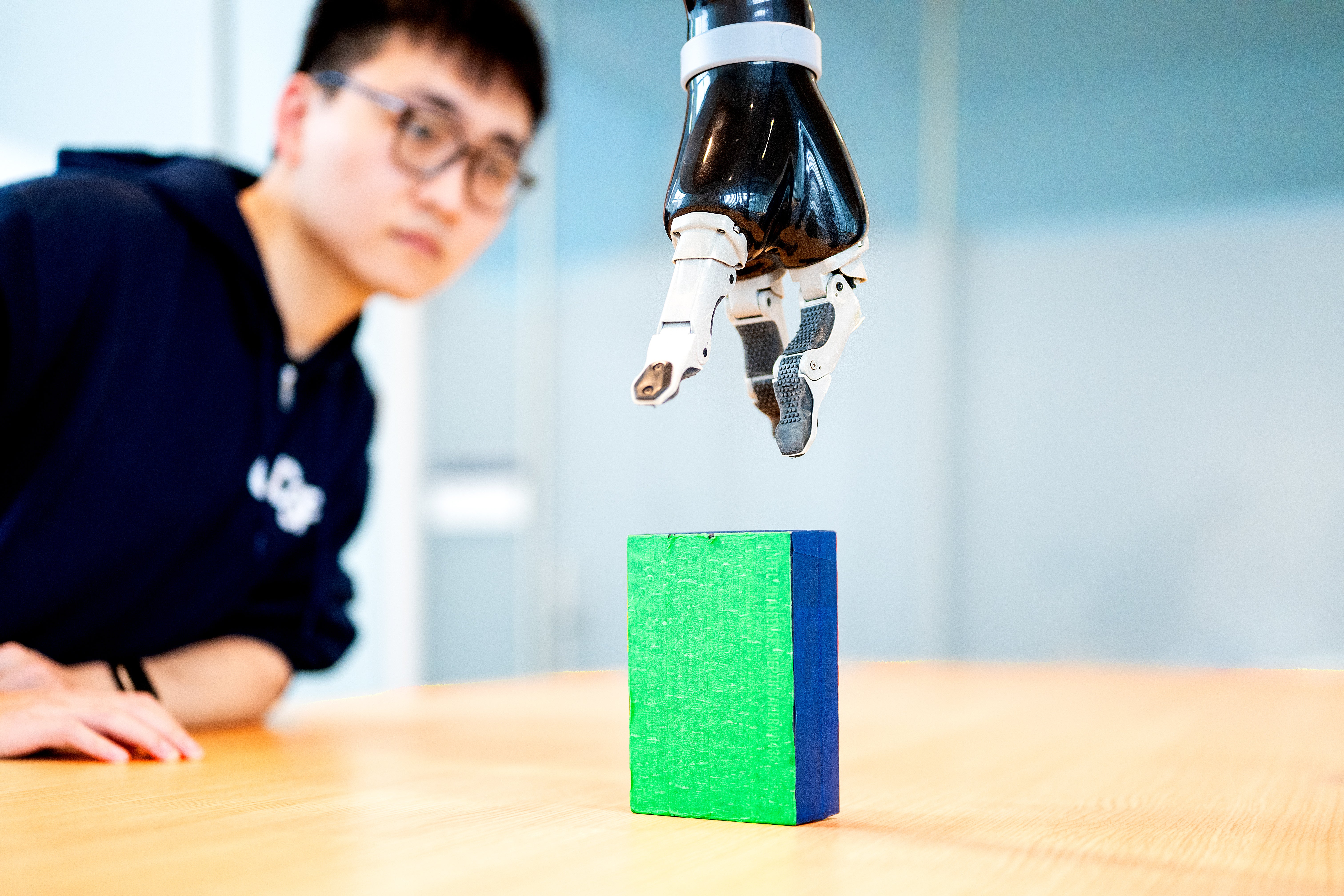 Researchers develop a robotic arm that can be moved using thoughts