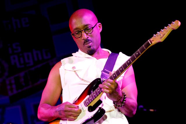 <p>D'Wayne Wiggins of  Tony! Toni! Tone! performing in Nashville, Tennessee in 2014</p>