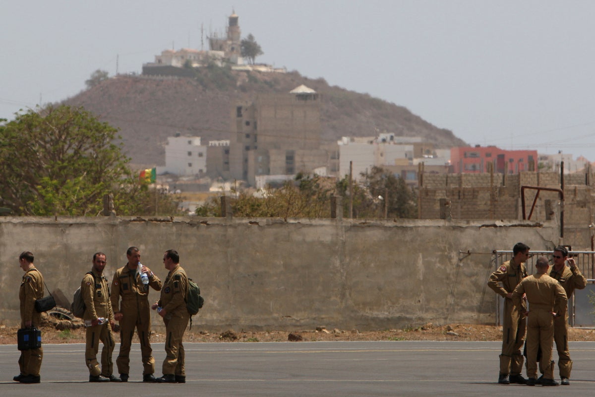 France begins handing over military bases to Senegal