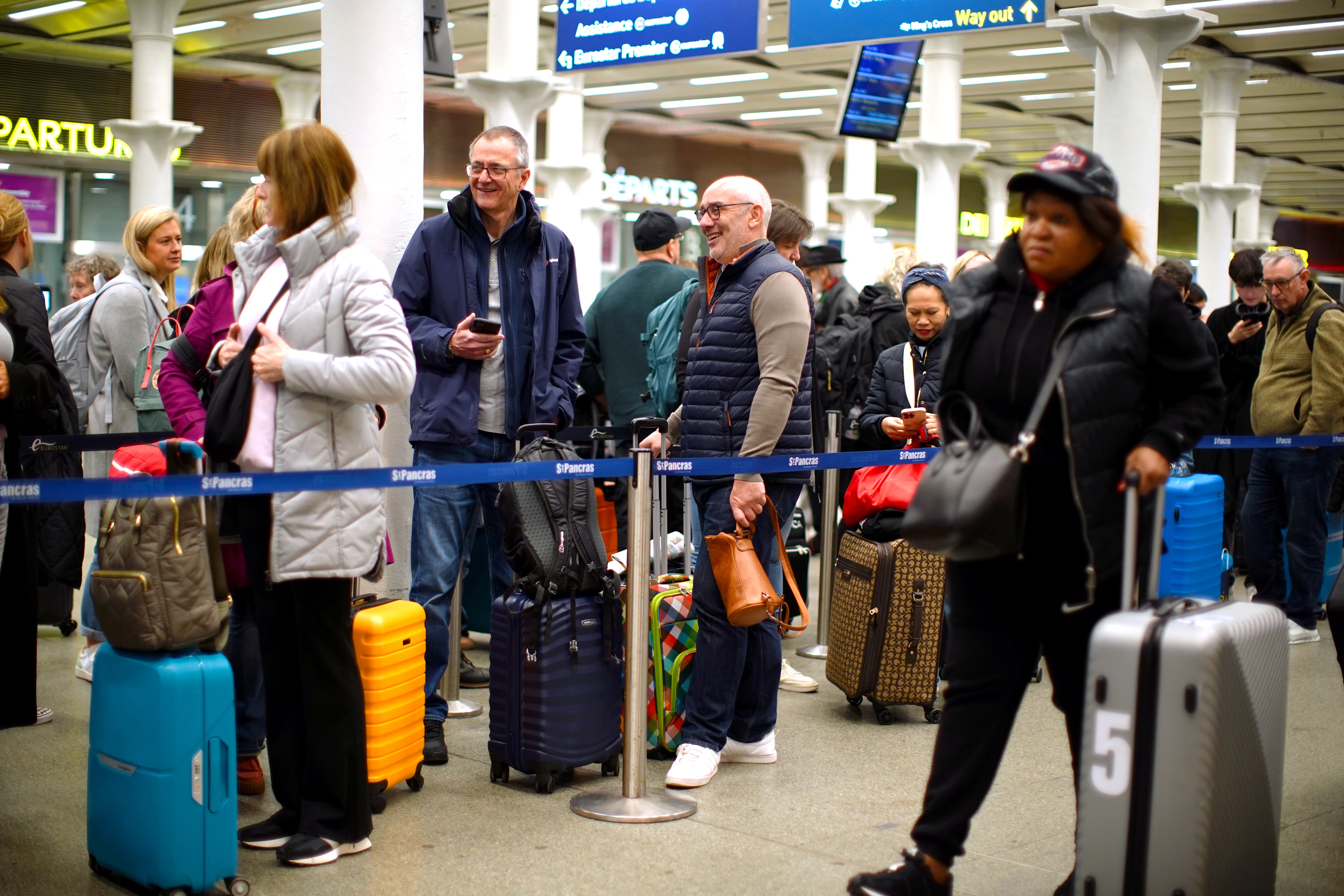 <p>Passengers in line at St Pancras after Eurostar cancelled all its London-Paris trains on Friday</p>