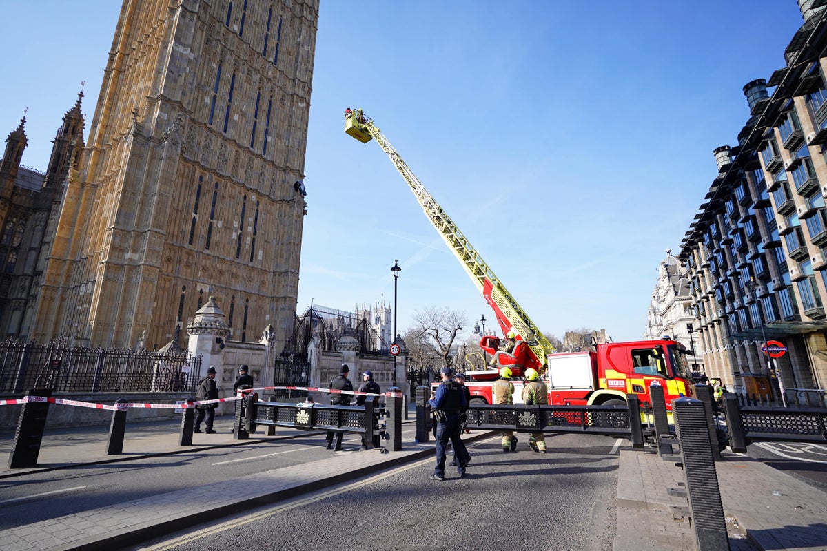 Man with Palestinian flag climbs Big Ben’s Elizabeth Tower