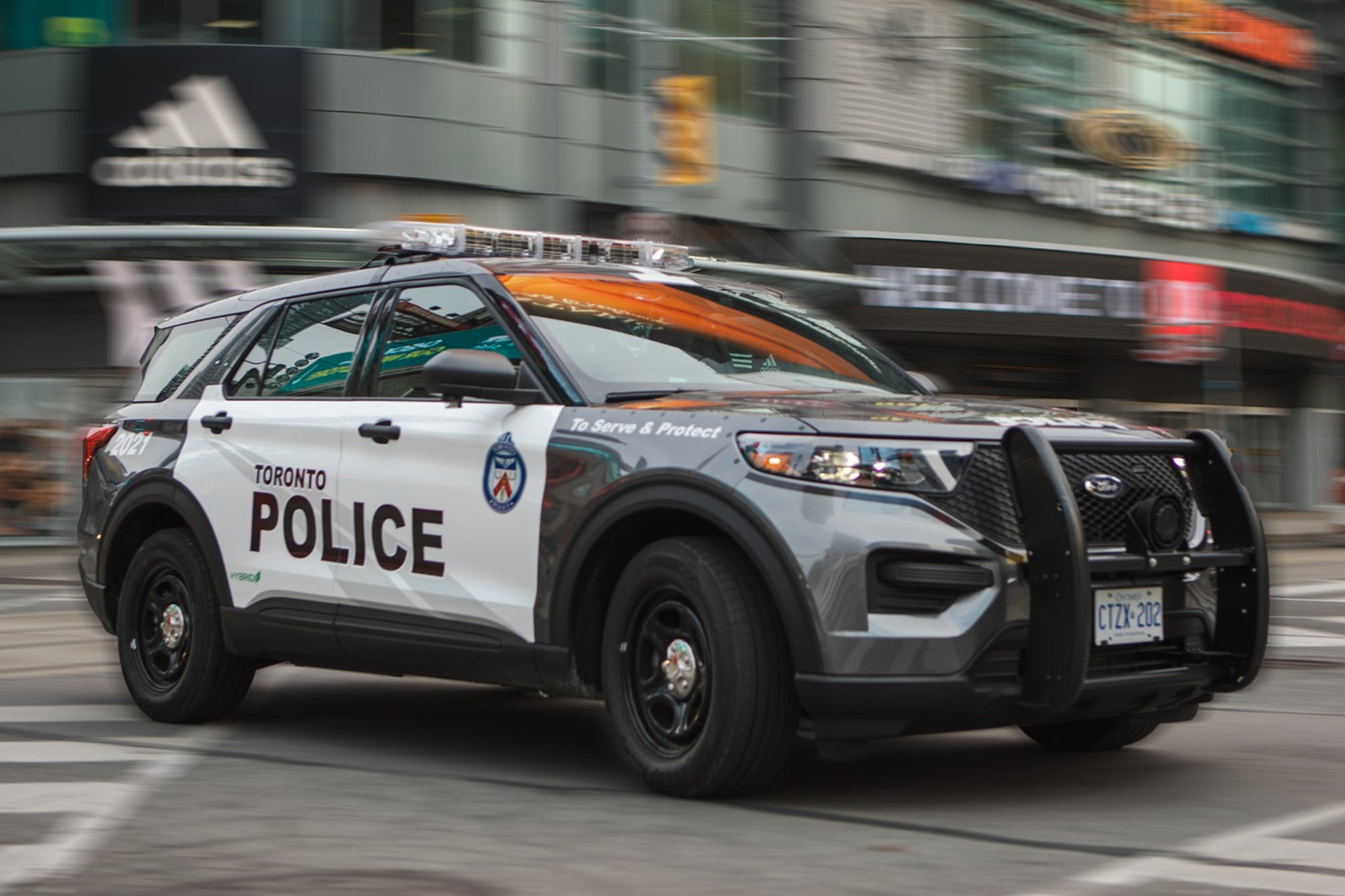 Um carro da polícia de Toronto visto durante um incidente separado