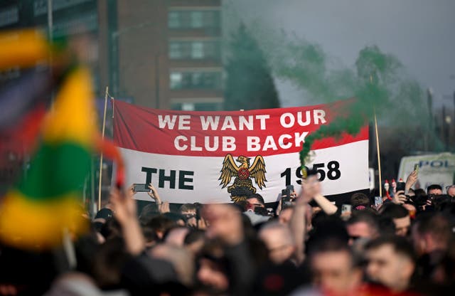 <p>Manchester United fans protest the Glazer family's ownership outside the stadium</p>