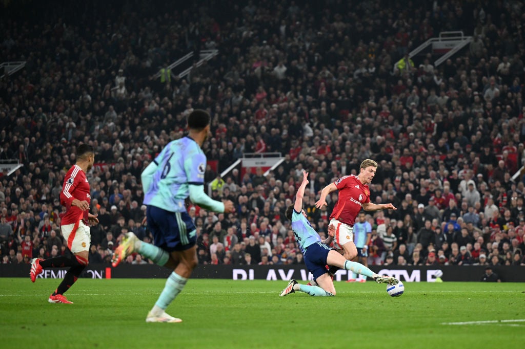 Declan Rice denies Rasmus Hojlund in the box