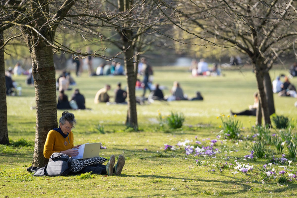 UK set to be hotter than Corfu next week as temperatures soar for start of spring