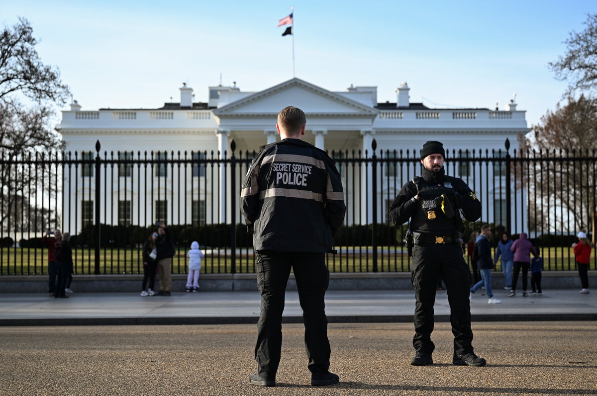 個人装備 WHITE HOUSE SECTET SERVICE POLICE Secret Service agents shoot man armed with BB gun outside White