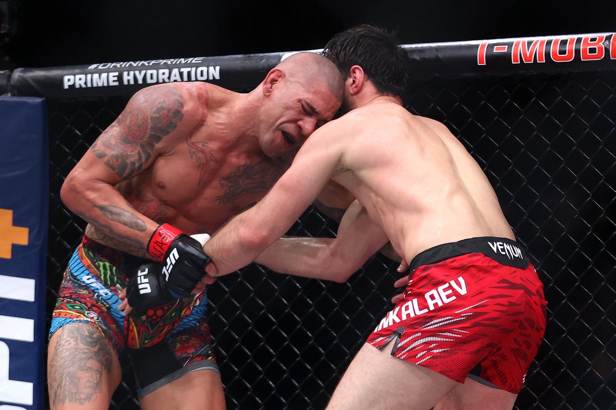 Alex Pereira accused of greasing by Magomed Ankalaev’s coach after UFC 313 clash Alex Pereira accused of greasing by Magomed Ankalaev’s coach after UFC 313 clash