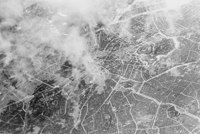 BOMBARDEO DE TOKIO