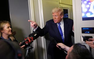 Presidente dos EUA Donald Trump falando com repórteres
