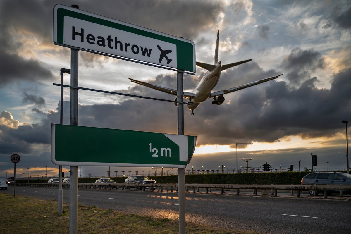 Severe delays on M4 approach to Heathrow after vehicle catches fire in tunnel