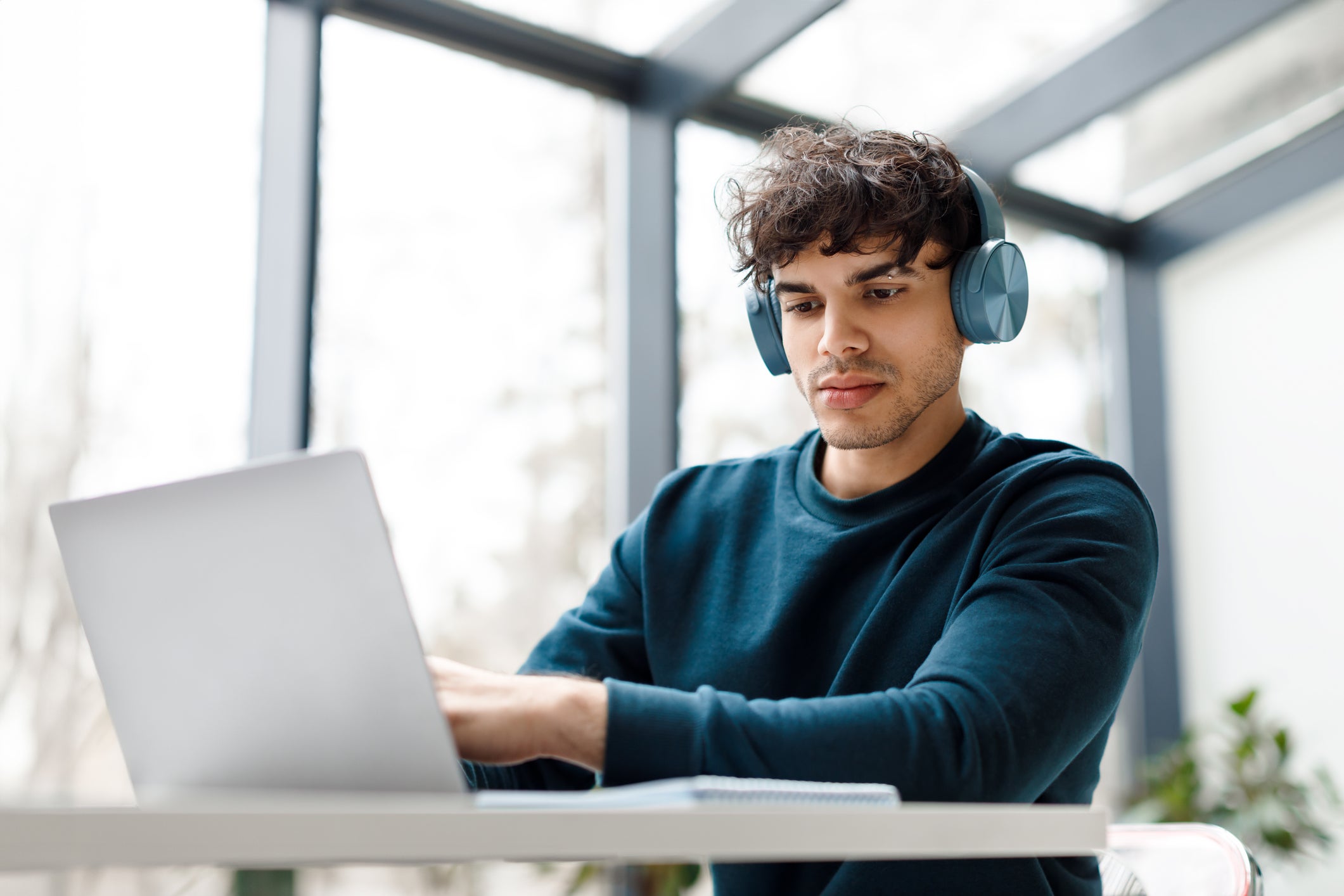 Signs of taskmasking: headphones and a serious concentrating face