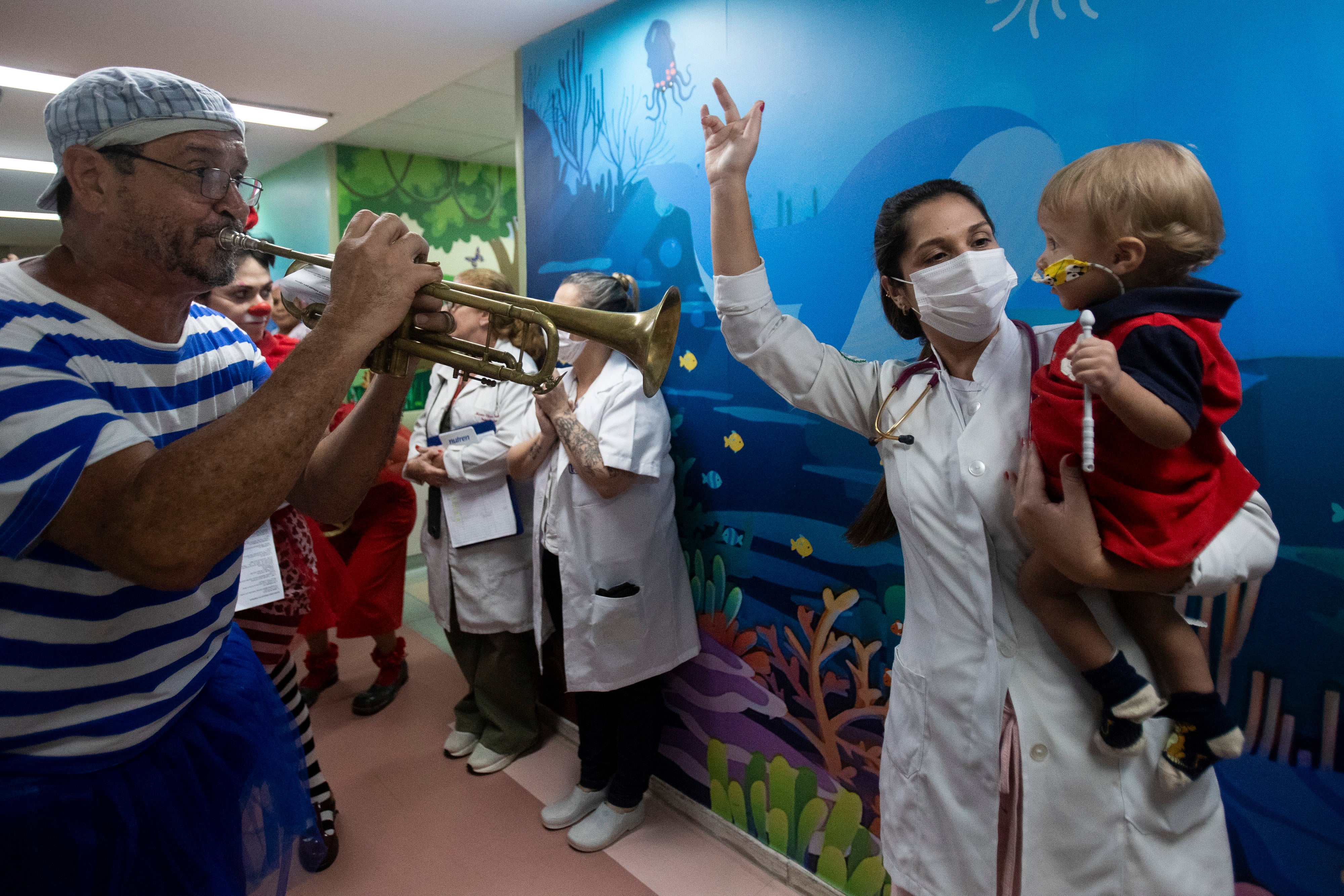 Brazil Hospital Clowns