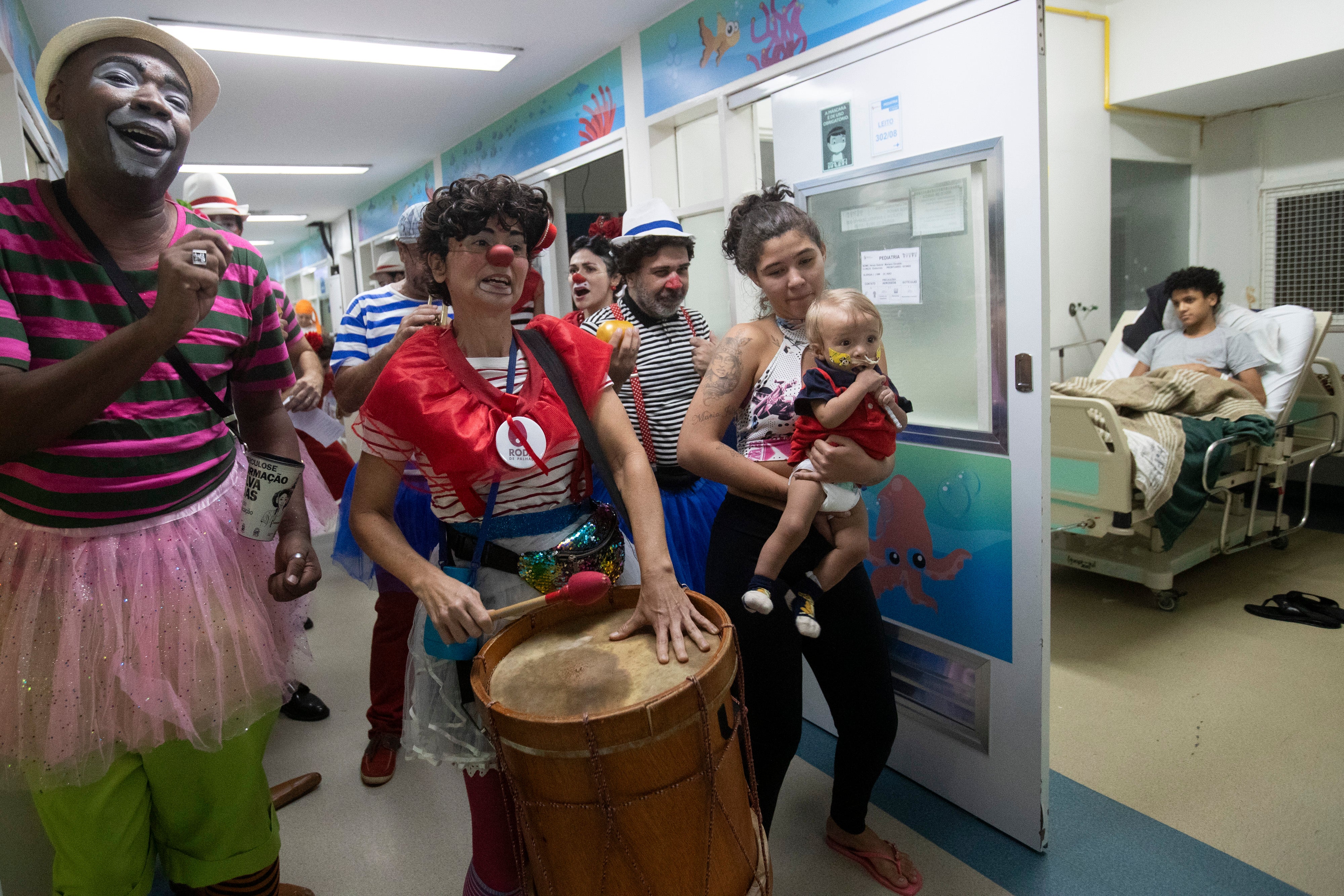 Brazil Hospital Clowns