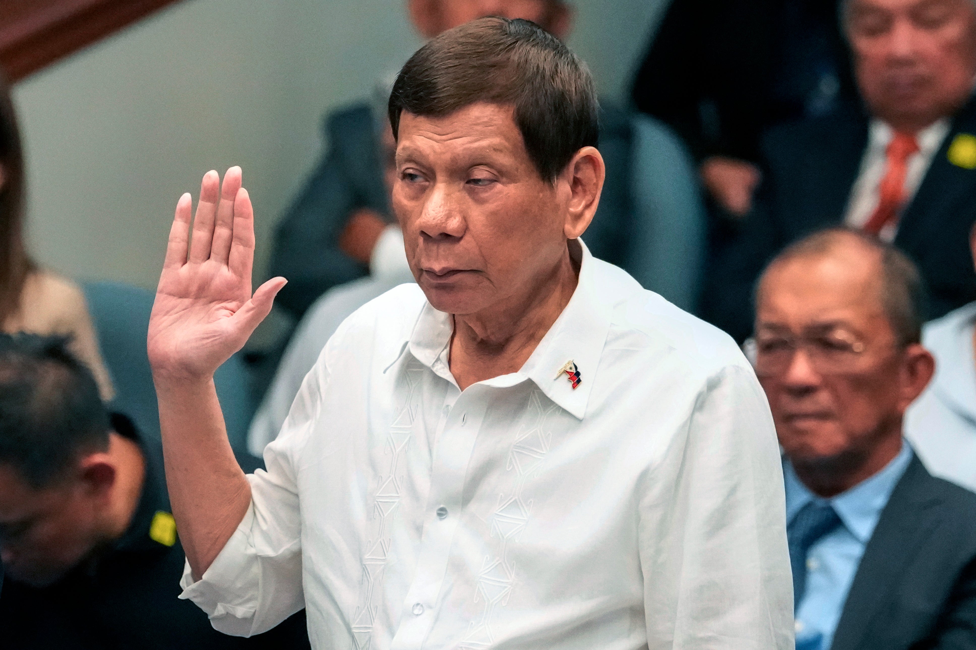 Rodrigo Duterte takes oath during a senate inquiry into his ‘war on drugs’ in October 2024