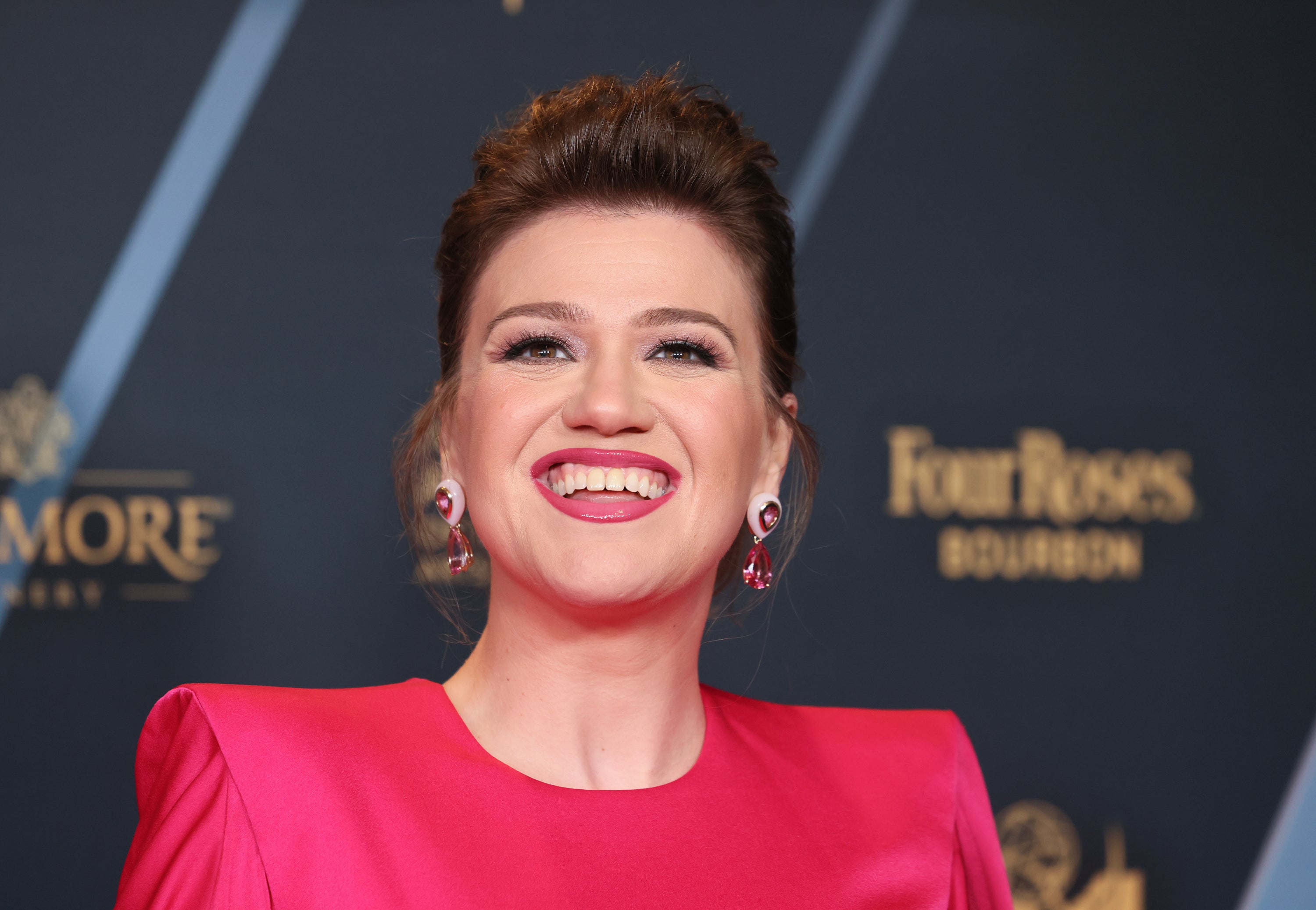 Kelly Clarkson enlisted a slew of celebrities to take her place as host on her show this week.