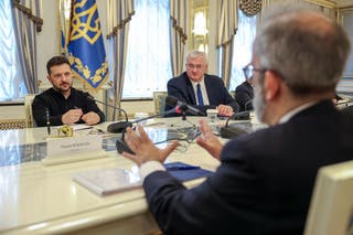 O presidente da Ucrânia, Volodymyr Zelensky, encontra o ministro de Relações Estaduais e Exteriores de Portugal, Paulo Rangel