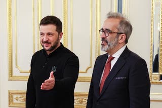 Os dois se conheceram no palácio presidencial de Kiev