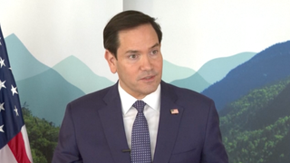 Marco Rubio está falando com repórteres no Canadá