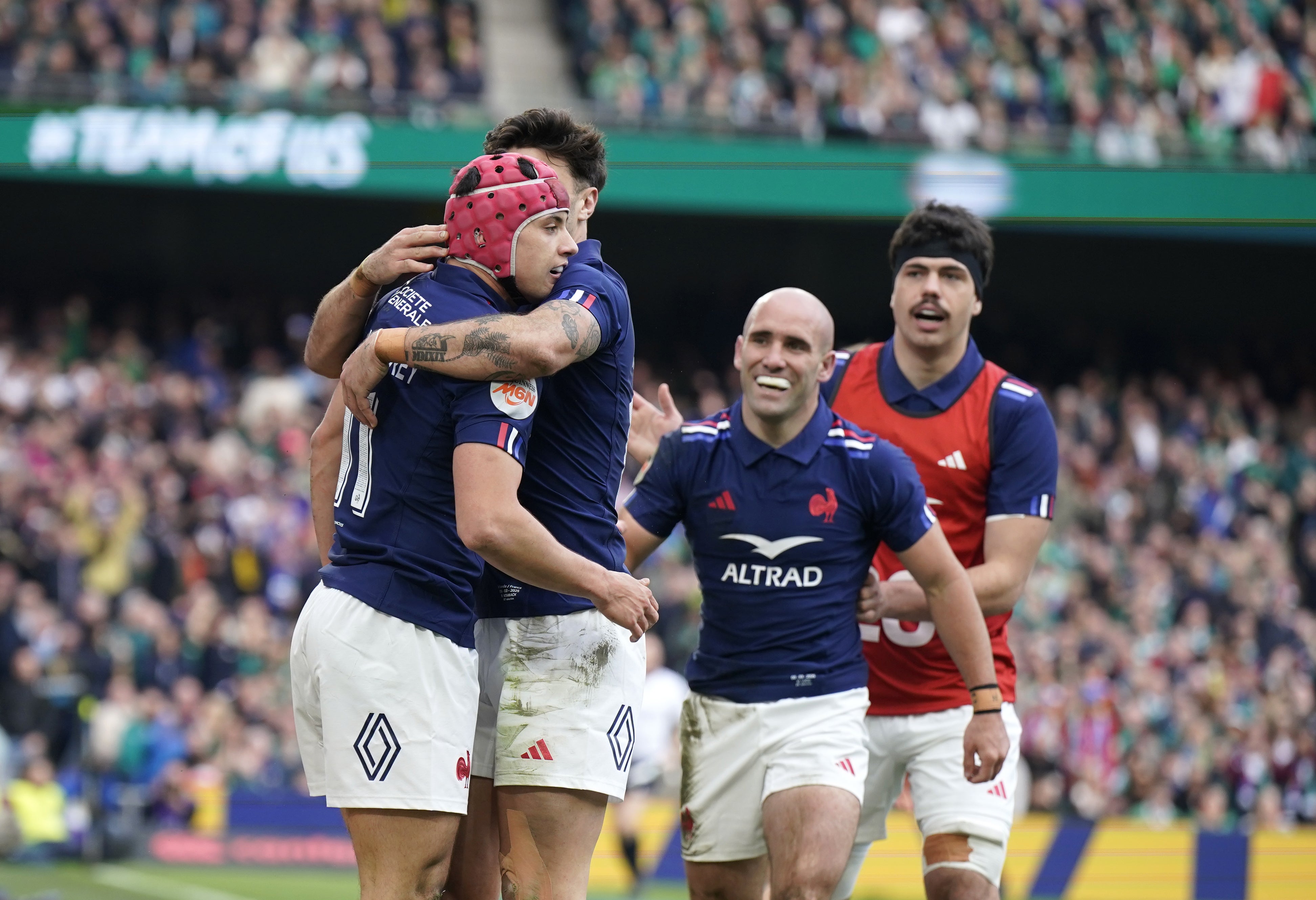 A vitória da França sobre a Irlanda os colocou a caminho do título