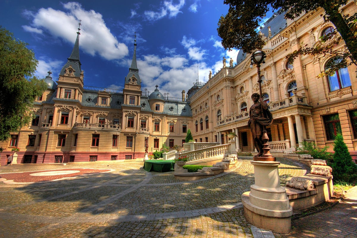 factory palaces credit visit lodz (2)