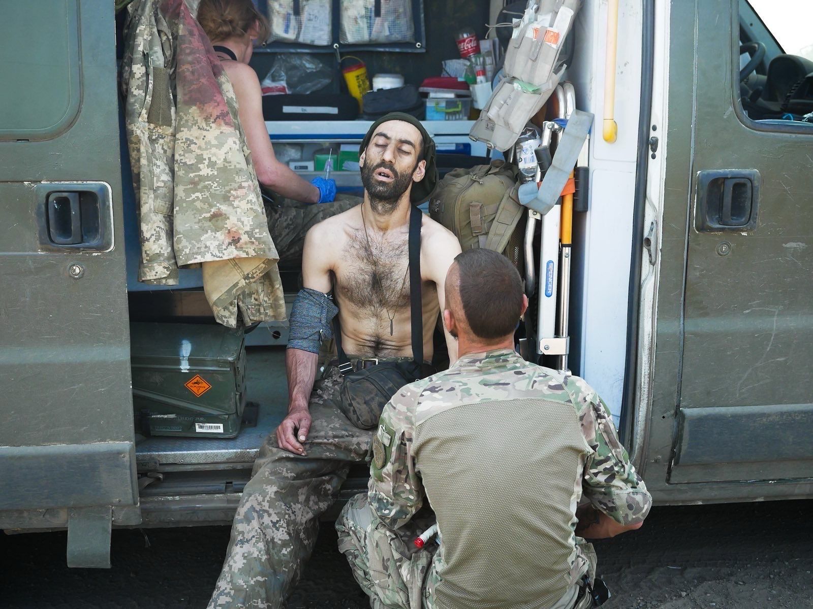 US medic Rebekah Maciorowski and her team tend to injured Ukrainian soldiers in the Donetsk region