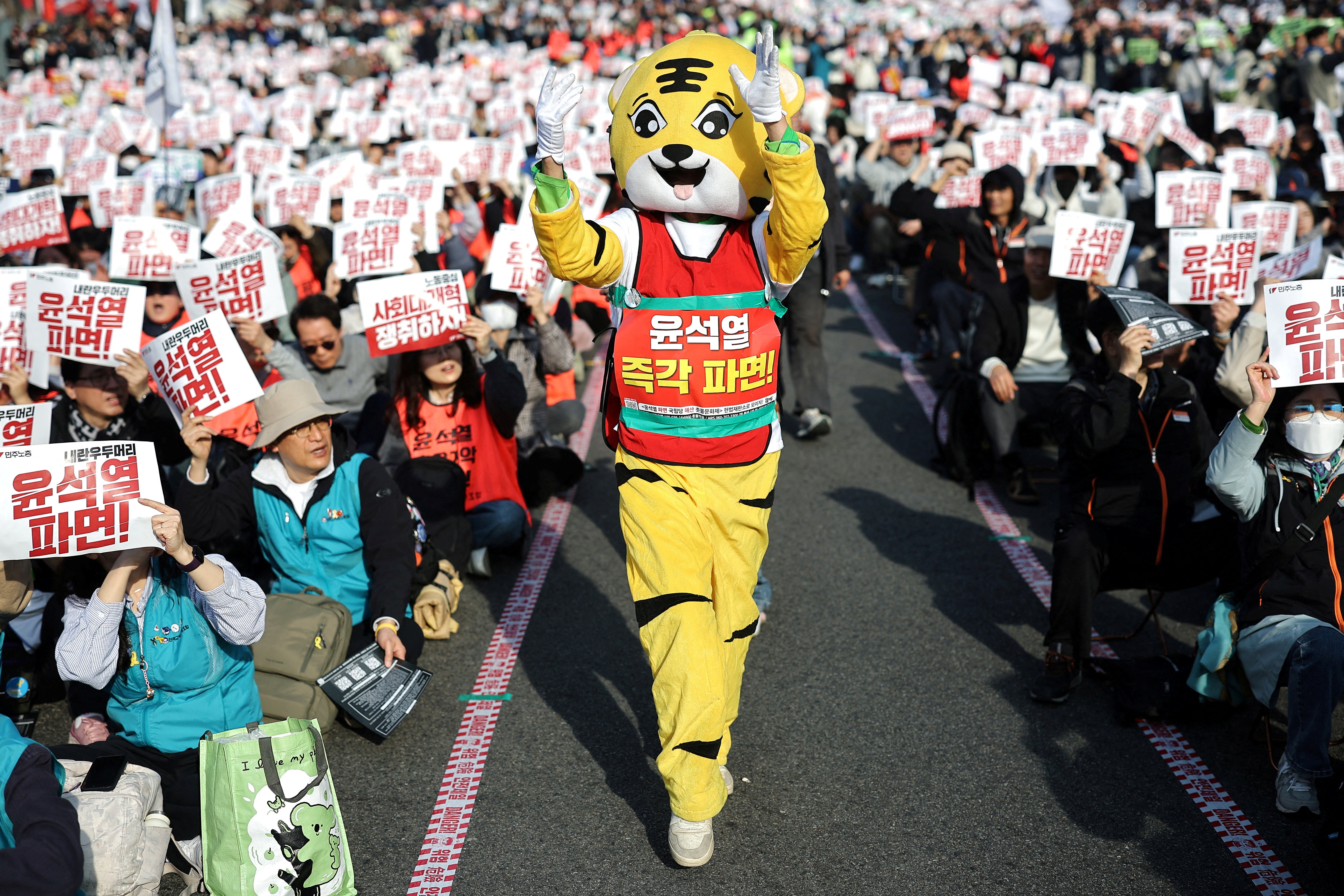 <p>People attend a rally calling for immediate expulsion of impeached South Korean President Yoon Suk Yeol in central Seoul, South Korea, 15 March 2025</p>