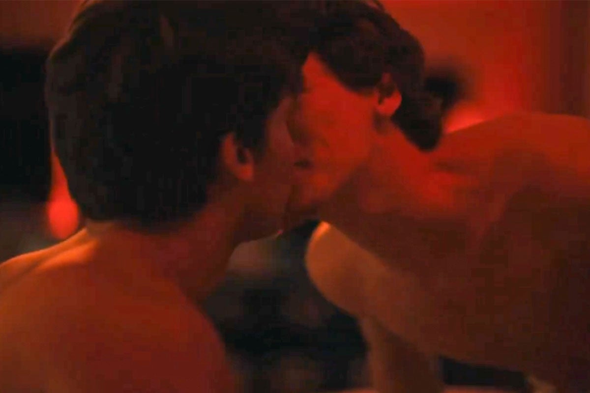 Patrick Schwarzenegger and Sam Nivola kiss in ‘The White Lotus’ season three