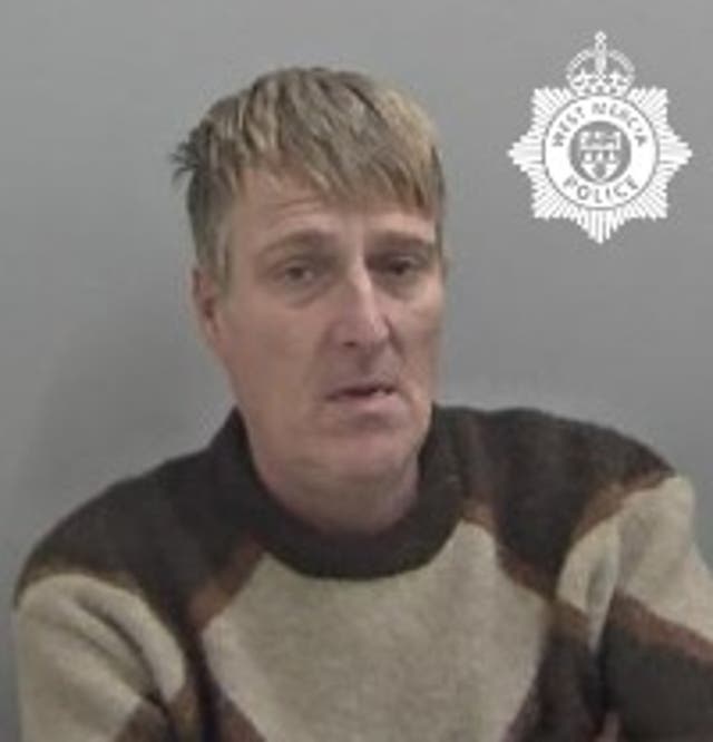 <p>Gary Sawyer would dye his hair and wear glasses in a bid to avoid the attention of Boots security staff</p>