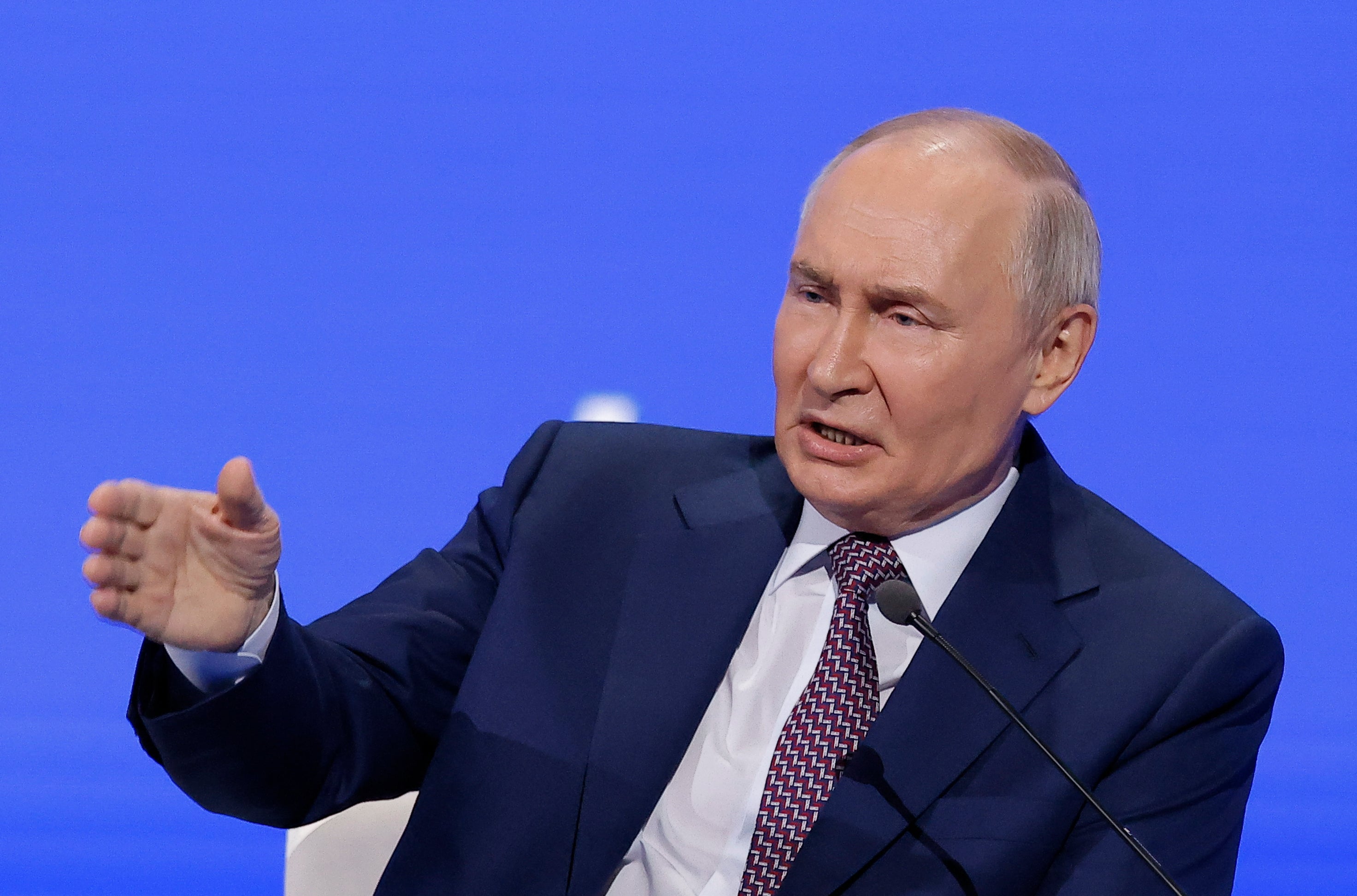 Yale insiders claims the US state departement deleted details on an arrest warrent for Russian president Vladimir Putin