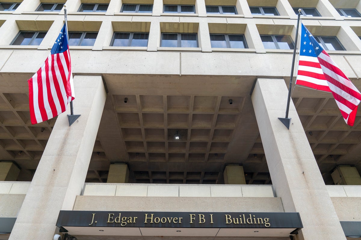 FBI agent who has criticized the bureau arrested on charges of sharing confidential information