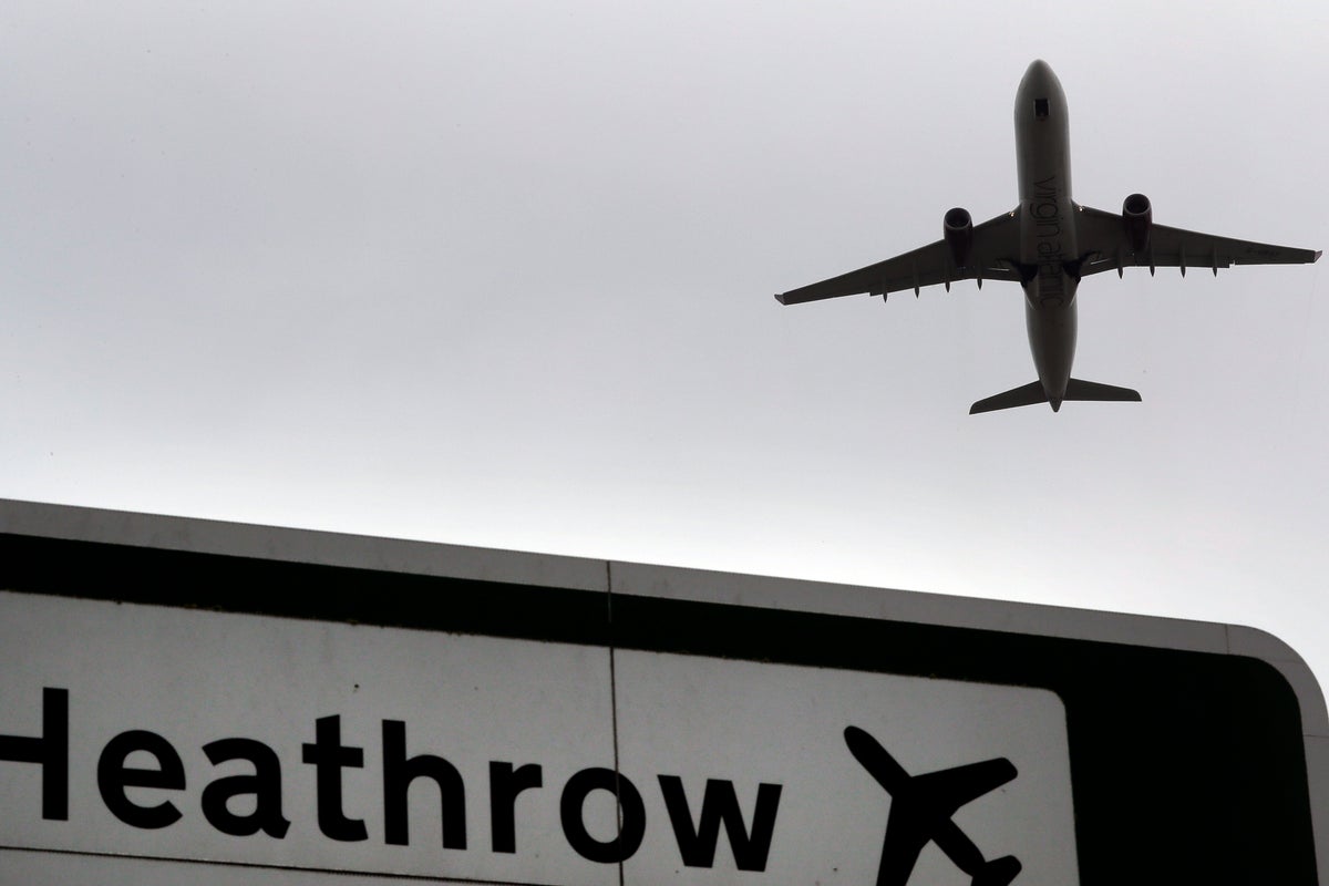 The Latest: Hundreds of thousands of passengers face flight cancelations as Heathrow closes