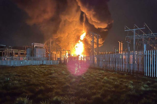 <p>The huge fire ripped through a power station and forced Heathrow airport to close</p>