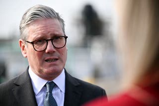 Primeiro -ministro Sir Keir Starmer fala com a mídia