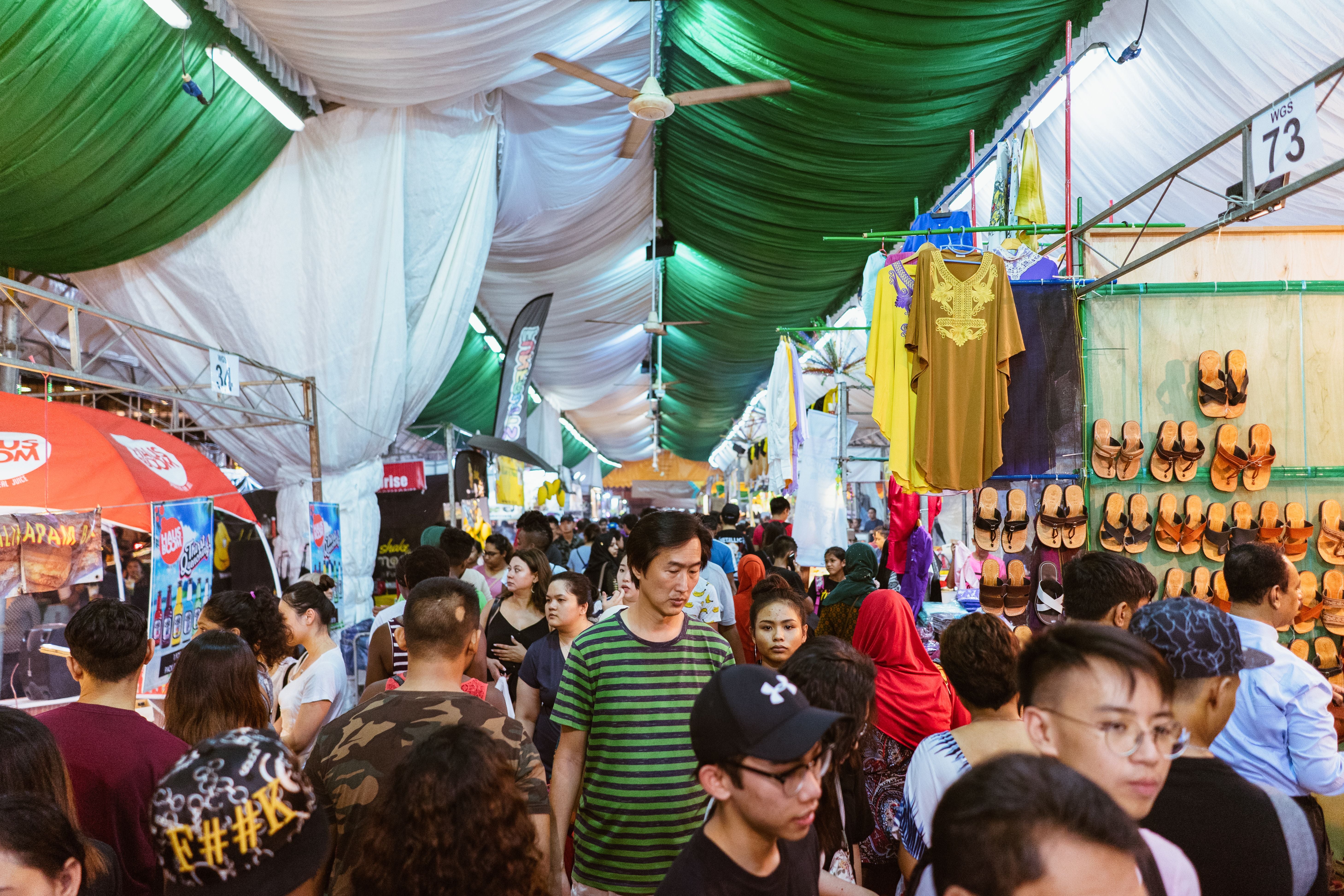 Seek out the markets and bazaars at Geylang, also home to the country’s largest Malay community