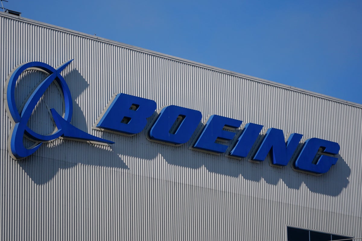 Eyeing China threat, Trump announces Boeing wins contract for secretive future fighter jet