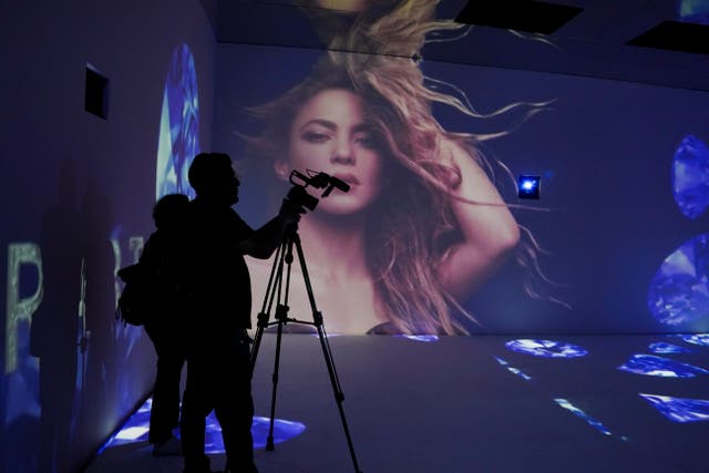 SHAKIRA-EXPOSICIÓN