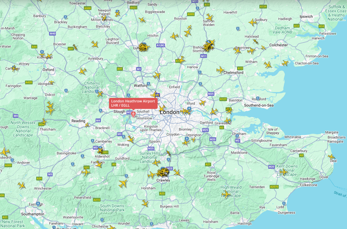 Maps show all flights to and from Heathrow have been diverted