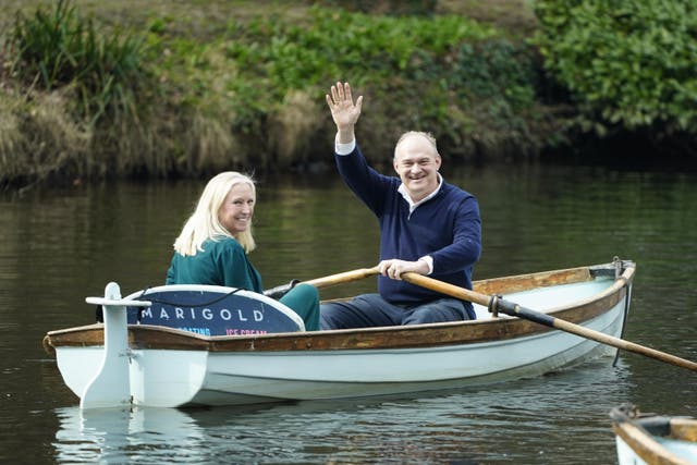 Liberal Democrat leader Sir Ed Davey with Roz Savage, the Liberal Democrat MP for South Cotswolds, in a rowing boat on the River Nidd in Knaresborough ahead of the Liberal Democrat Spring Conference (PA)