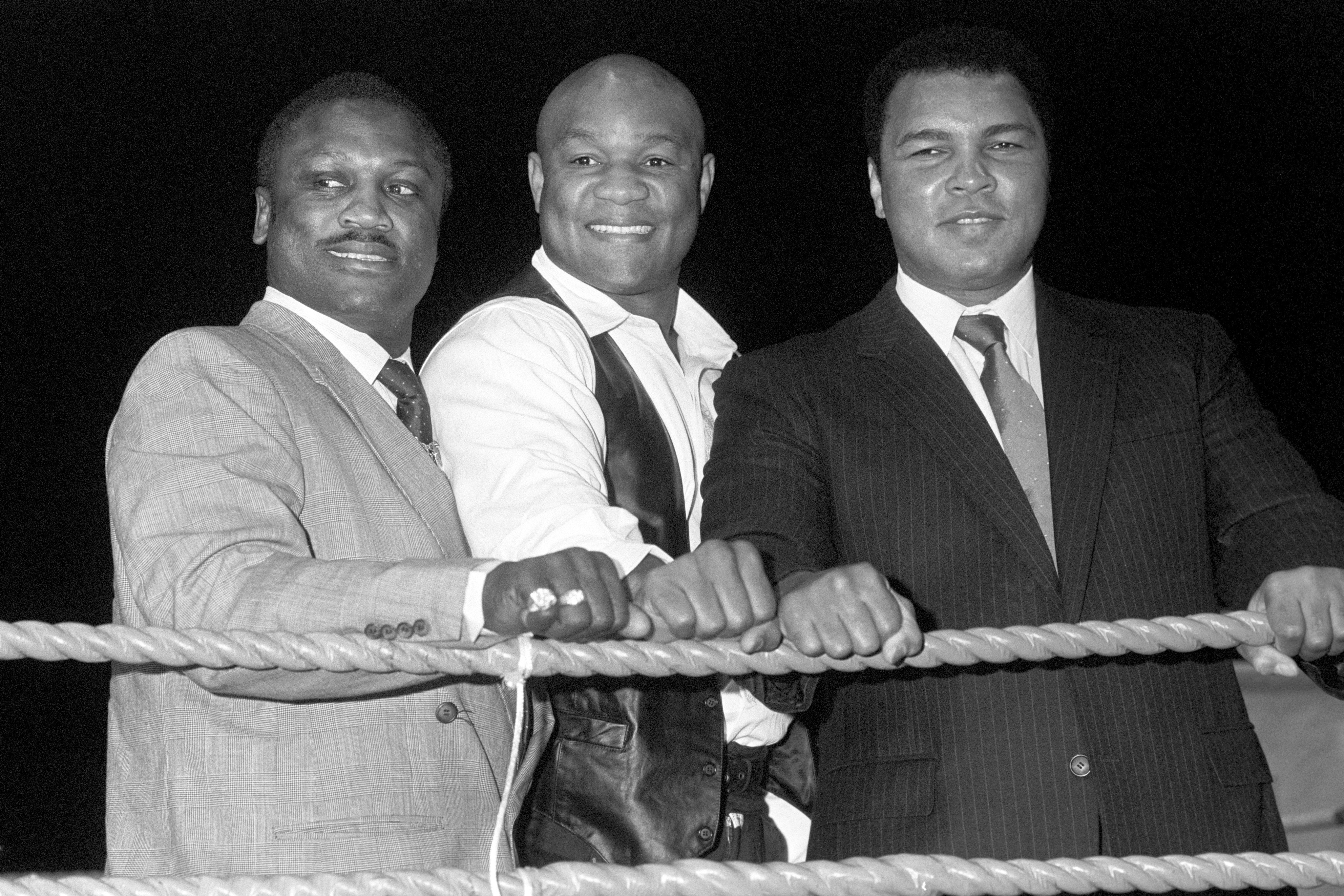 Joe Frazier, George Foreman dan Muhammad Ali mendefinisikan era tinju kelas berat