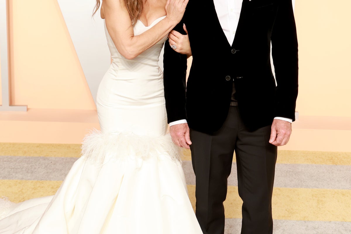 Jeff Bezos and fiancée Lauren Sánchez send out invites for ‘summer wedding in Italy’