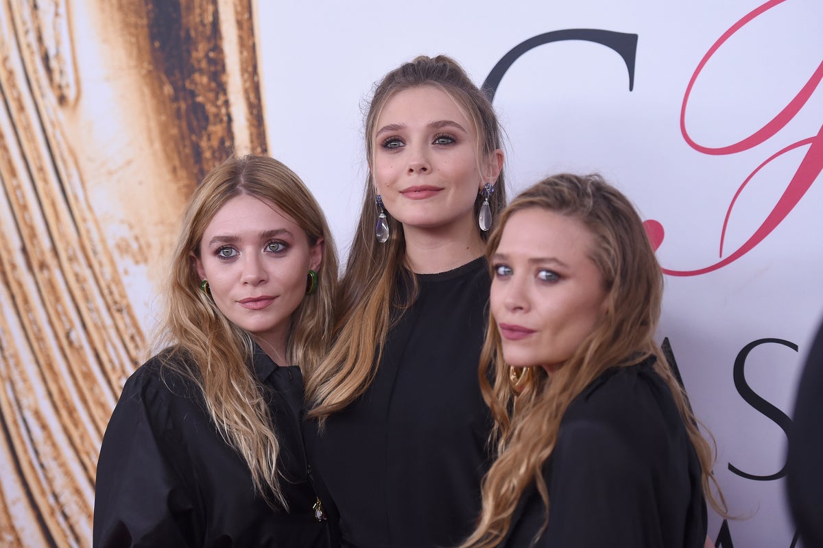 Elizabeth Olsen ‘doesn’t compete’ with Mary-Kate and Ashley as twins have ‘different kind of connection’ Elizabeth Olsen ‘doesn’t compete’ with Mary-Kate and Ashley as twins have ‘different kind of connection’