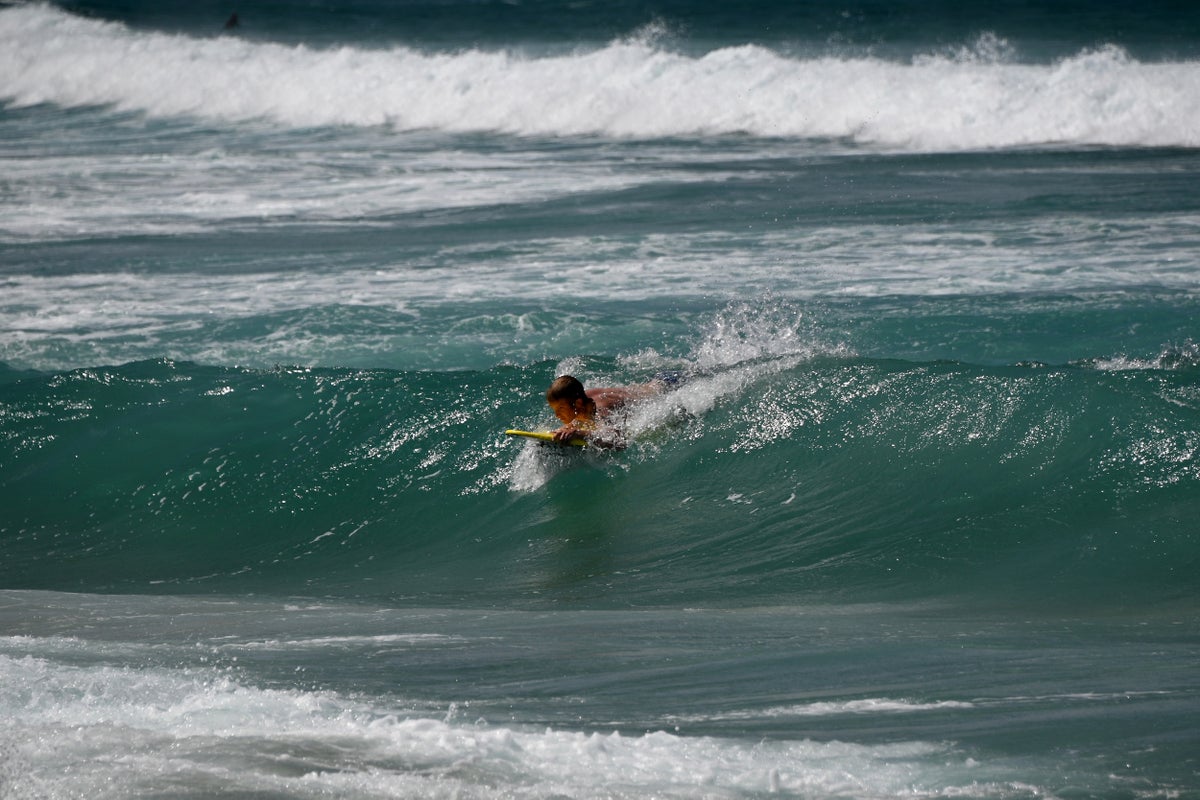 Powerful New Zealand earthquake sees South Island residents warned to stay away from coast Powerful New Zealand earthquake sees South Island residents warned to stay away from coast