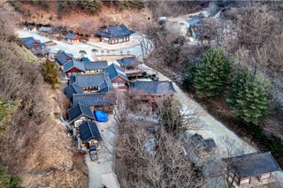 The pavilion can be found at Gounsa Temple in Uiseong, Korea